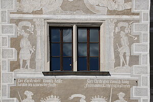 Zwettl, Hauptplatz Nr. 4, Altes Rathaus, gotischer Baukern, mehrfach umgestaltet, Sgraffitofassade von 1549-50